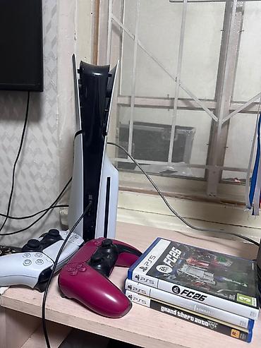 купить пс 5 слим: PlayStation 5 (версия с дисководом) + 2 и геймпадов (виден на фото) — 1
