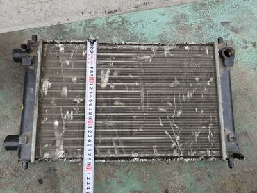 Радиаторы: Радиатор охлаждения двигателя Volkswagen Polo 2, 1985г.в. Оригинал — 3