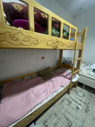 купить в бишкеке двухъярусную кровать для взрослых: Двухъярусная кровать из массива дерева. - Материал: натуральное