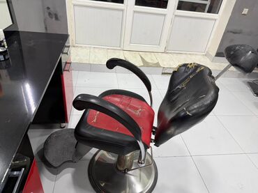 Masa və oturacaq dəstləri: Peşəkar bərbər/saç ustası üçün iş yerinin komplekti Tərkib: - Geniş — 2