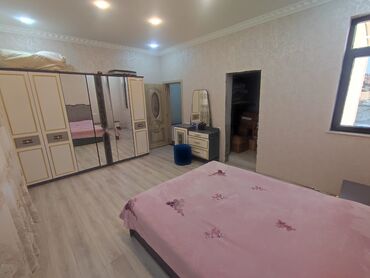 Uzunmüddətli kirayə mənzillər: Mebel və tam təchizatlı mənzil interyeri - Geniş yataq otağı: iki — 29