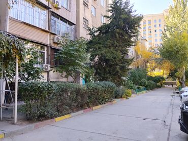 квартира в частном доме: 2 бөлмө, 52 кв. м, 105-серия, 5 кабат, Косметикалык ремонт