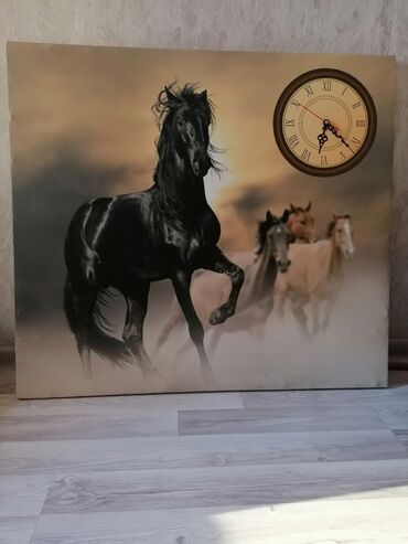 Saat Kətan üstündə at çap olunub Əla hədiyyə