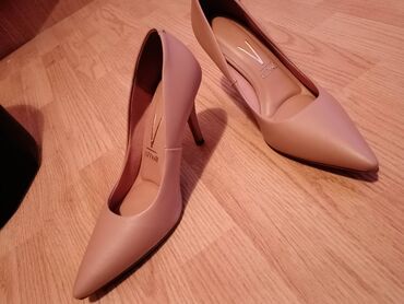 bershka cipele: Salonke, Vizzano, 38