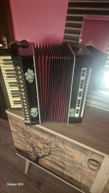 Pianolar: Akustik Akkordeon, İşlənmiş, Ünvandan götürmə