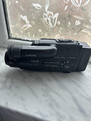 sony 2000 video camera: Sony Handycam Video8 (model: CCD‑FX300E, PAL)m - Video8 kasetlər üçün — 1