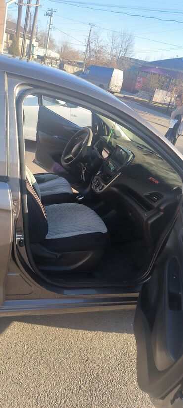 Chevrolet: Chevrolet Spark: 2016 г., 1 л, Вариатор, Бензин, Хэтчбэк — 5