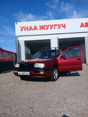 автомобил срв: Volkswagen Vento: 1995 г., 1.8 л, Механика, Бензин, Седан