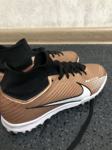 волейбольные кроссовки в бишкеке: Мужские кроссовки, 38, Nike, Новый, цвет - Золотой, Самовывоз