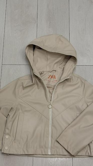зара одежда: Детская куртка ZARA - Модель: легкая ветровка с капюшоном - Размер: 9 — 2