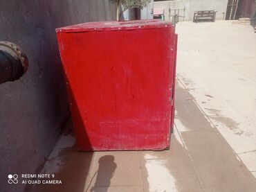 Qabyuyan maşınlar: Qapalı dondurucu