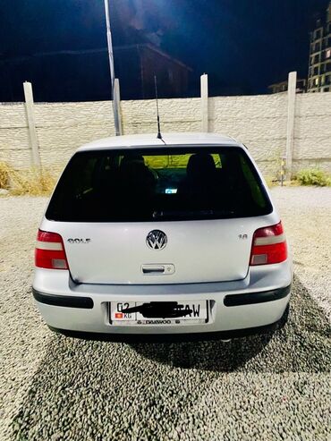 Volkswagen: Представлен хэтчбек Volkswagen Golf, отличающийся серебристым цветом — 6