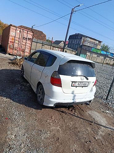 Honda Fit: 2005 г.