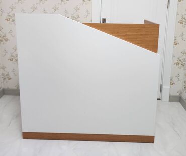 Ev və bağ: Resepşn, Kvadrat masa