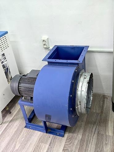 Парогенераторы, гладильное оборудование: Срочно продается Усадочный апарат в идеальном состоянии в комплекте — 10