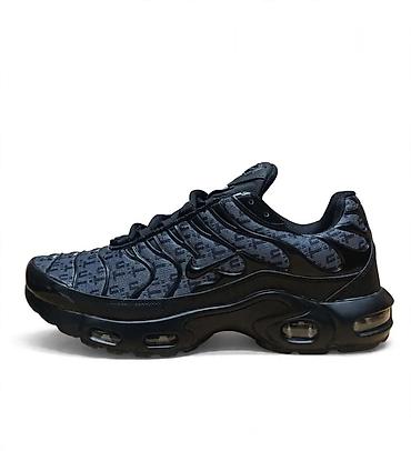 yeezy roze: **Nike patike sa Air jedinicom – crno/siva kombinacija** Atraktivne — 1