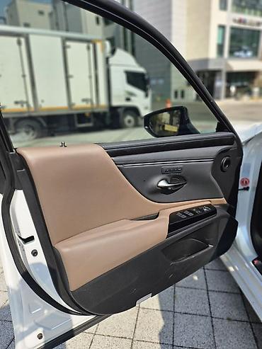 Lexus: Lexus ES: 2023 г., Бензин, Седан — 2