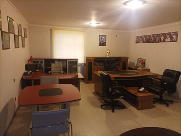 Ofislər: Neftçilərdə yerləşən ümumi sahəsi 500 kv,m olan,2 otağlı obyekt — 8