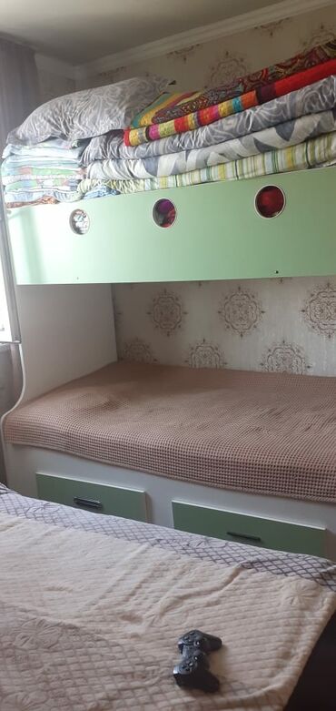 Детский мир: Детский двухъярусный кровать с матрасом,22000сом. Состояние отличное