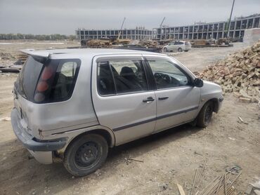 Другие Автомобили: Компактный пятидверный хэтчбек серебристого цвета. Основные