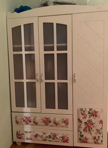 İnformatika: 3 qapili dolab satilir 120 azn.Mdf boyadir.1.25 eni 1.85