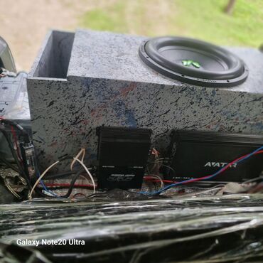 VAZ (LADA): LADA Niva 4x4, ağ rəng, 3 qapılı kuzov. Xüsusiyyətlər: - Tam — 16