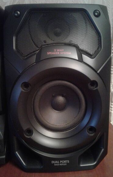 Musiqi mərkəzləri: "Panasonic" musiqi mərkəzi satılır. 5 CD changer, iki kaset yeri, FM — 8