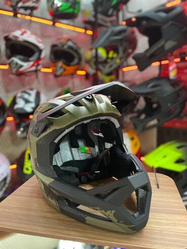 вело шлем: Enduro - предлагает защиту мирового класса с технологией 360 ̊