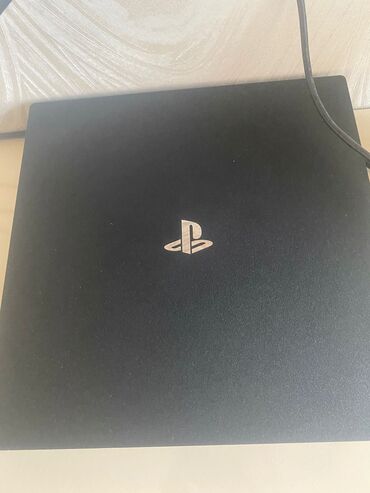 ps4 slim 1 tb: Salam ps4 pro tecili satılır teze alınıb seliqeli işlenib içinde