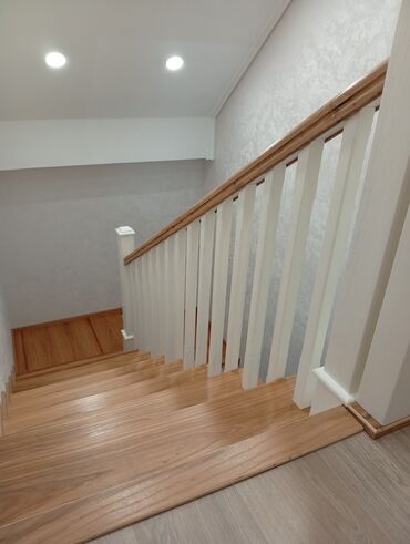 Деревянные лестницы: Деревянная лестница Для дома, Вид дерева: Грецский орех, Форма лестницы: Прямая, Стиль: Классический — 29