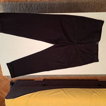 muske 32: Nove "H&M" muske crne pantalone sa etiketom, regular fit. Kosi