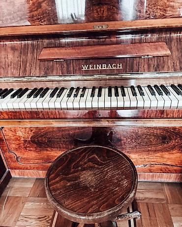 Upright pianino – Weinbach markası - Korpus: təbii ağac faner, parlaq lalafo.az -da Upright pianino – Weinbach markası - Korpus: təbii ağac faner, parlaq