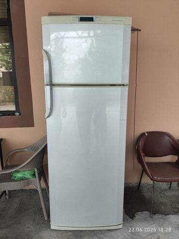 sharp soyuducu: İşlənmiş 2 qapılı Beko Soyuducu Satılır, rəng - Ağ, Dolab içi