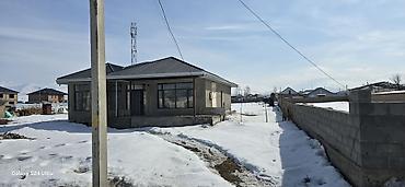 Продажа коттеджей и домов: Продаю недостроенный дом в городе Каракол участок 15соток, имеется — 2