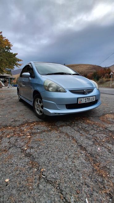 дешёвые автомобилы: Honda Fit: 2004 г., 1.3 л, Вариатор, Бензин, Хэтчбэк