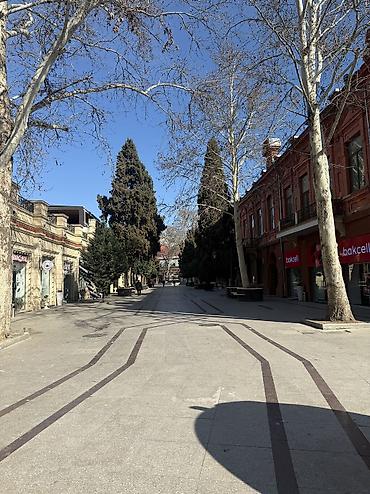 Otaqların günlük kirayəsi: Kirayə verilir: geniş və rahat mansard tipli otaq Xüsusiyyətlər: - — 4