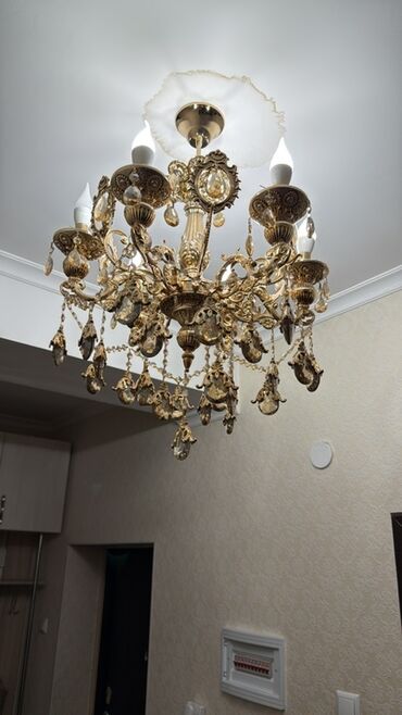 люстра хрустальная чешская: Классическая потолочная люстра в стиле барокко/неоклассика. -