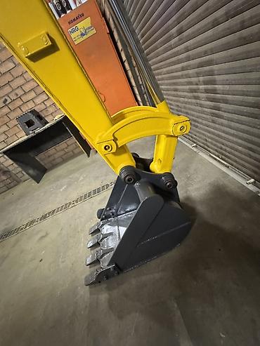 Экскаваторы: Экскаватор, Komatsu, Гусеничный — 14