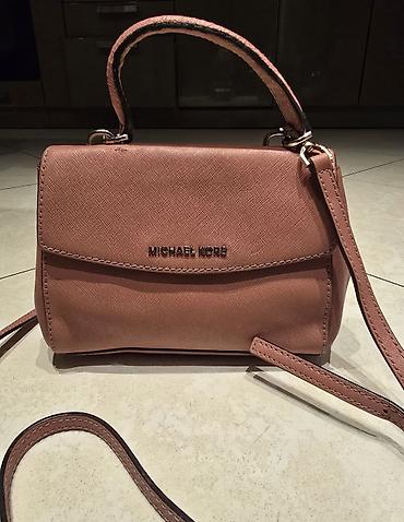 Torbe: MICHAEL KORS mala torba preko ramena, a moze se nositi i u ruci. Neka — 15