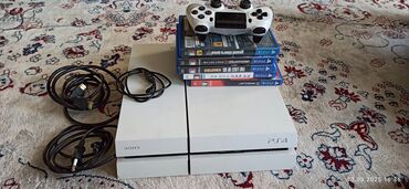 купить диски на сони плейстейшен 5: Игровая консоль Sony PlayStation 4 в белом цвете, комплектуется одним