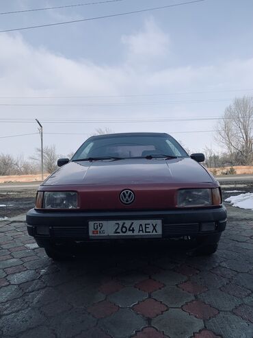 Volkswagen: Volkswagen Passat: 1988 г., 1.8 л, Механика, Бензин, Седан