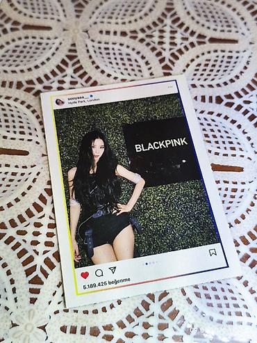 JISOO Instagram temalı kart - Ön tərəf: Instagram posta bənzər