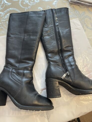 длинные резиновые сапоги: Qadınlar üçün qara uzunboğaz çəkmə - Material: hamar qara dəri