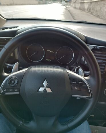 mitsubishi pajero dizel: Mitsubishi Outlander: 2.4 l | 2013 il | 17800 km Universal