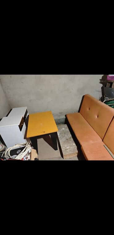 Divan və masa dəstləri: İşlənmiş, Mini-divan, Mətbəx üçün, Qonaq otağı üçün, Açılmayan