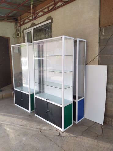 продаю полку для обуви: Витрина ДиА высота 1.9. ширина 0.8 . 4 полки с замками