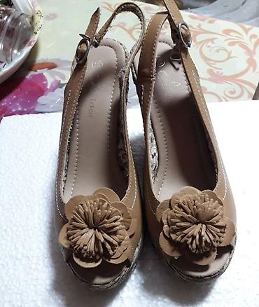 air force crno bele: Bež ženske sandale na punu petu (espadrile stil) - Model: slingback — 1
