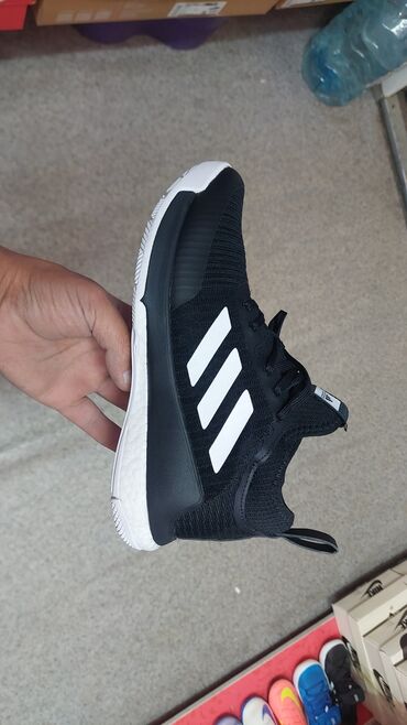 спортивный купальник с закрытой спиной: Мужские кроссовки, 42, Adidas, Новый, цвет - Черный, Платная доставка