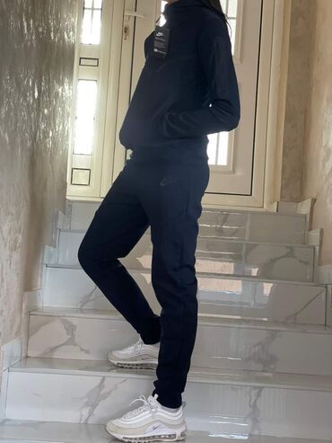 Trenerke: S-Xl. L — 7