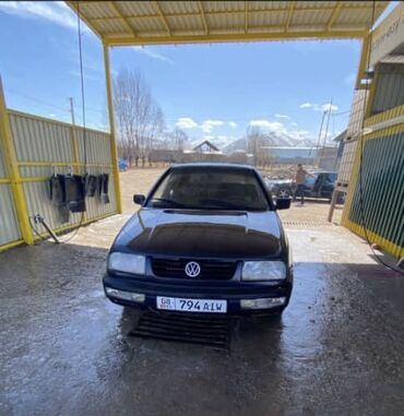 продаю в связи с переездом: Volkswagen Vento: 1992 г., 1.8 л, Механика, Бензин, Седан